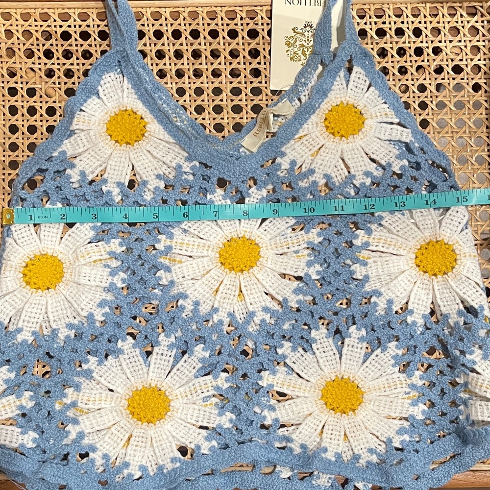 REBELLION Daisy Crochet Style Top SZ M Blue White and Yellow Floral Crop Top NWT - Picture 9 of 10